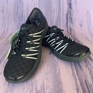 BZees Women's Black Sneakers Size 6.5
